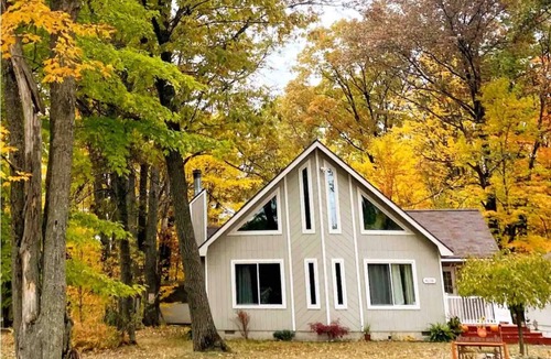 Higgins Lake Cottage | Lake Days, Cabin Nights near Higgins & Houghton