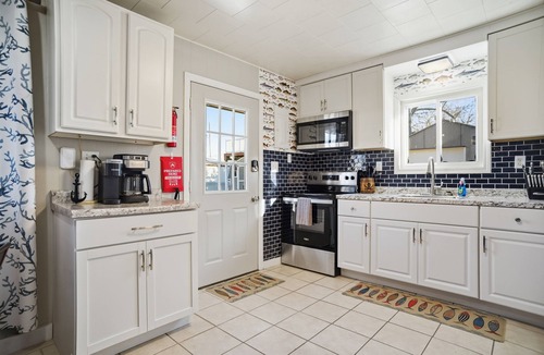 Port Clinton Cottage | Lake Erie Angler's Cottage — Fish Station, Boat Parking, Sleeps 8