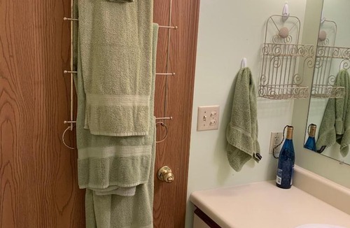Oak Harbor Apartment | Lake Erie Condo