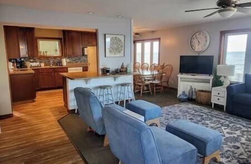 Oak Harbor House | Lake Erie Water Front Home Private Beach w/Tower