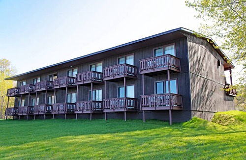 Copper Harbor Hotel | Lake Fanny Hooe Resort- 2nd floor, 2 bed with Balcony