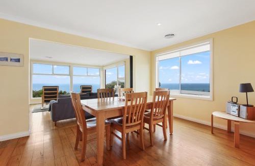 Lake Tyers Beach House | Lake Tyers Beach House - Spacious Coastal Escape