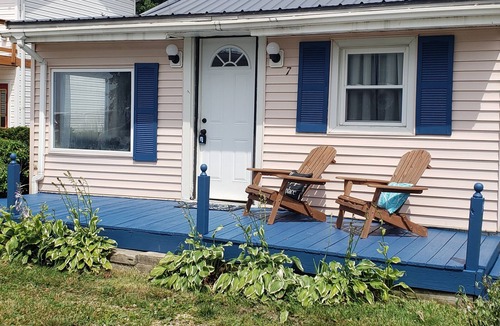 Ashtabula Cottage | Lake View Cottage on Lake Erie