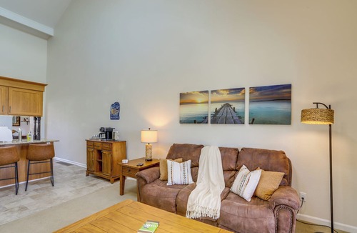 Oak Harbor Condo | Lake View, Dock & Pool: Green Cove Resort Condo