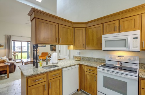Oak Harbor Condo | Lake View, Dock & Pool: Green Cove Resort Condo