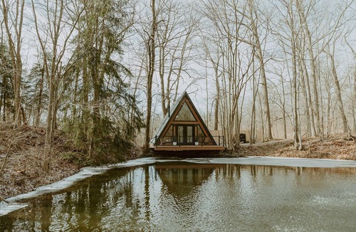 Beach City Cabin | Lakefront A-Frame -Fireplace, Kayaks, Soaking Tub, Retreat for couples or solo