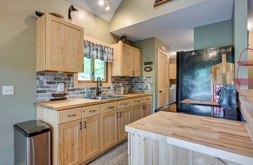 Alger Cabin | Lakefront Cabin on Secord Lake | Sleeps 6