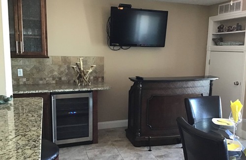 Geneva-on-the-Lake Condo | Lakefront Condo 2br/2ba 208 indoor pool, beach/balcony. Rent 3/4th free-ask