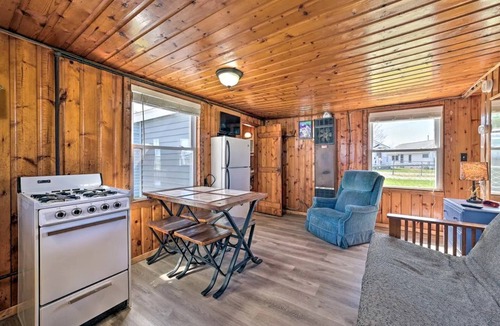 Houghton Lake Cabin | Lakefront Cottage with Fire Pit, Beach & Pet Friendly in Houghton Lake, Michigan