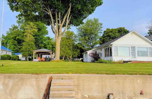 Port Sanilac Cottage | Lakefront Cottage with Private Beach, large yard, walk to town. Sleeps 6