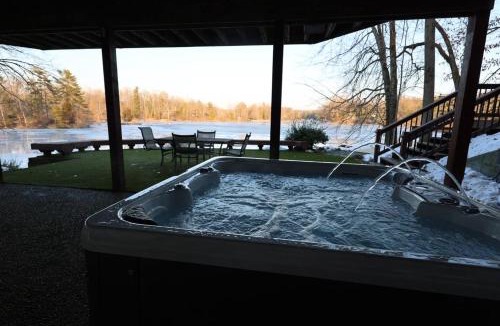 Pimento House | Lakefront Group Stay, Sleeps 19, Indoor Pool, Hot Tub, Arcades