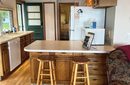 Lakeview House | Lakefront home away from home.n