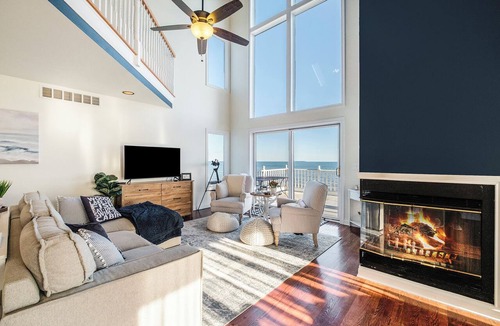 Pigeon House | Lakefront Lux Home, Min to Downtown, Scenic View