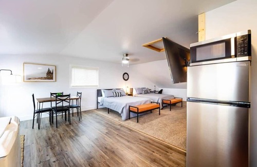 Mayfield Apartment | Lakefront with balcony and beach access