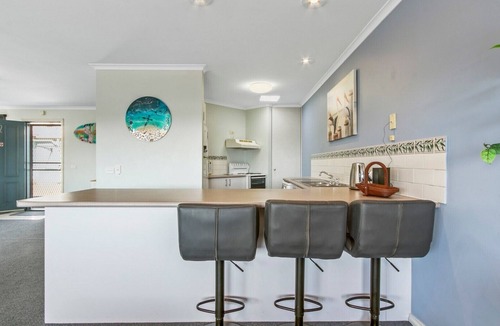 Lakes Entrance Apartment | Lakes In Town | Central Getaway
