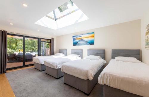 Compton Martin House | lakeside Lodge