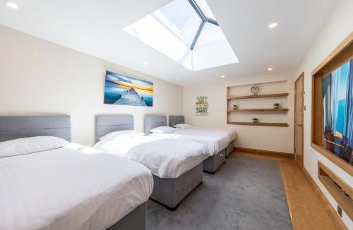 Compton Martin House | lakeside Lodge