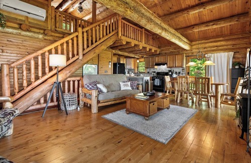 Jones House | Lakeside Log Cabin Kayaking, Fishing, Sunsets