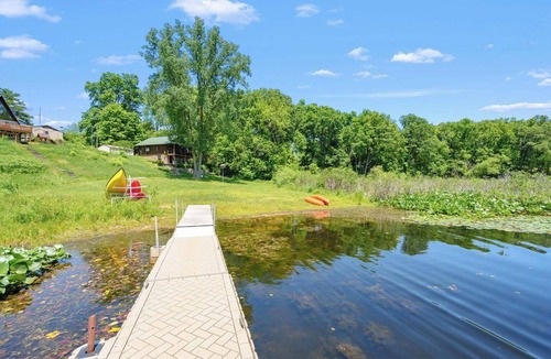 Jones House | Lakeside Log Cabin Kayaking, Fishing, Sunsets