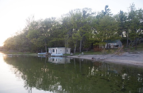 Lake Township Cabin | Lakeside Retreat (Cabin 5)