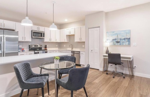 Willow Springs Apartment | Landing | Stylish 2BD, Gym, Clubhouse