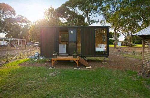 Purdeet House | Lara Grove Cottage 2 by Tiny Away