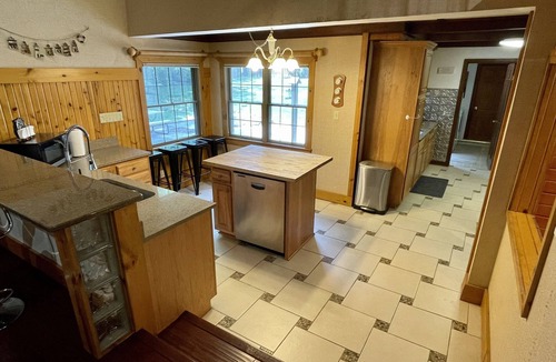 South Haven House | Large 5 bedroom home perfect for sharing with game parlor