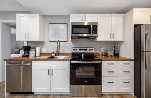 Traverse City Apartment | Large Apt | Downtown | AC | Beach | Shops | Walk |