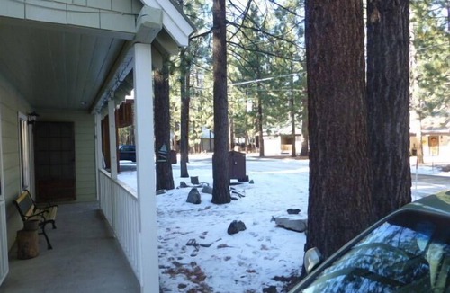 Bijou Pines Cabin | Large family cabin close to everything!