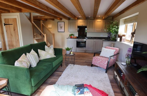 Quedgeley Cottage | Large Luxury Barn in Cotswolds | Sleeps 8