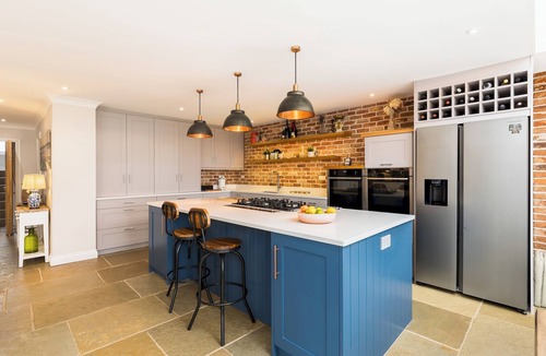 Uley House | Large & Modern 4 Bed Family Home - Pass the Keys