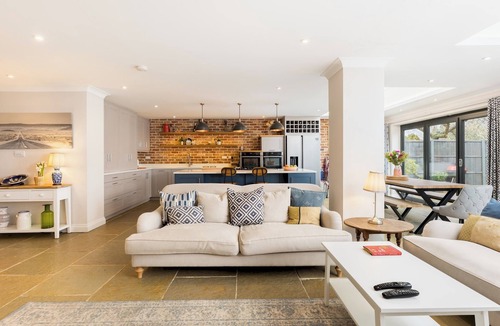 Uley House | Large & Modern 4 Bed Family Home - Pass the Keys