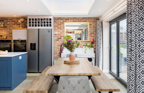 Uley House | Large & Modern 4 Bed Family Home - Pass the Keys