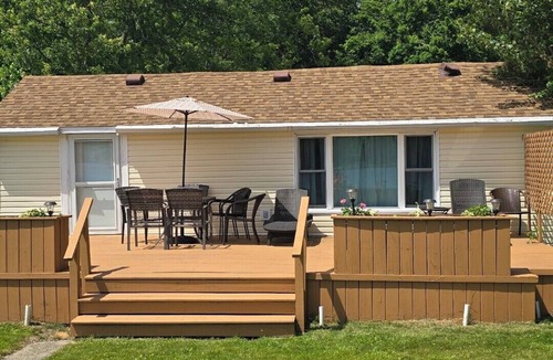 Frontier Cottage | Lemon Drop Point: Cozy 2-bedroom cottage on Little Long Lake