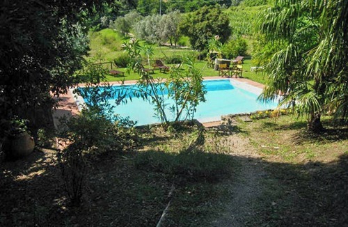 Bacchereto House | Lemon house among vineyards in Bacchereto
