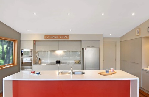 Lake Crackenback Ski Chalet | Les Perrieres Chalet - Spacious 2BR Chalet l Gym l Indoor Pool l Tennis l WiFi l BBQ