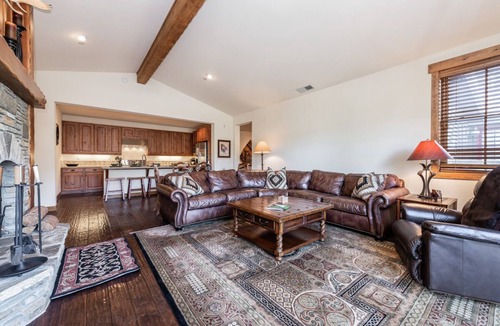 Mammoth Lakes House | Light-filled Townhome with Amazing Mountain Views!