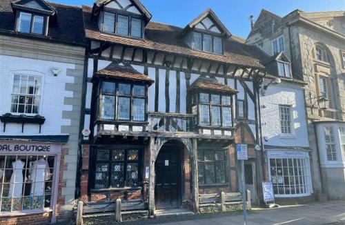 Henley-in-Arden House | Little George, Henley-in-Arden Luxury Apartment with Private Parking