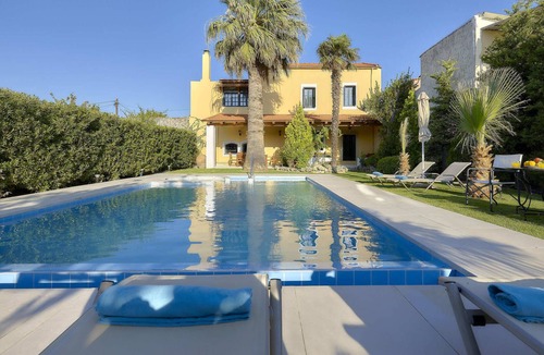 Dhafnes Villa | Live like an 18th century local lord. Experience traditional Cretan local life .