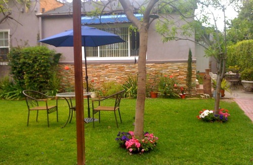 Hollywood House | LOCATION! LOCATION! House near Hollywood Walk of Fame & tourist attractions!