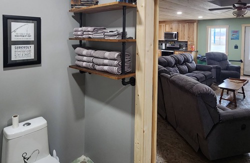 Oak Harbor Cabin | Lodge on 1/2 acre minutes from 5 Marinas with Direct Lake Erie Access