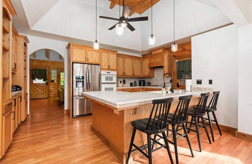 Mariposa Cabin | Log Cabin retreat with spectacular views