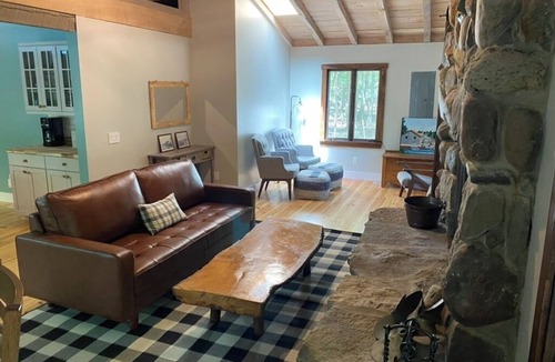 Pigeon Cabin | Lone Eagle Lodge Cozy 3-bedroom cabin, located on Sand Point near Caseville, MI