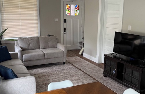 Michigan City House | Lovely 2-bedroom house with AC in Michigan City