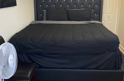 South Chicago House | Lovely 3 Bedroom Duplex Apartment w/ Game Room