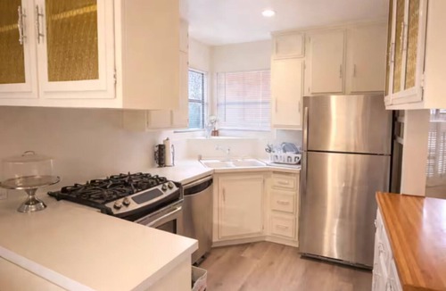 Hawthorne House | Lovely 4-bedroom house 10 min from LAX in Hawthorne