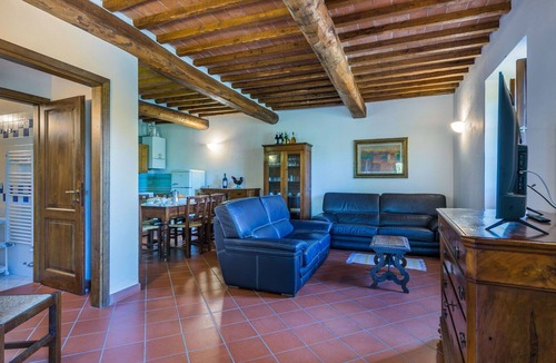 Castellina in Chianti Villa | Lovely apartment in villa for 6 people with WIFI, A/C, pool, TV, patio and panoramic view