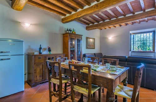 Castellina in Chianti Villa | Lovely apartment in villa for 6 people with WIFI, A/C, pool, TV, patio and panoramic view