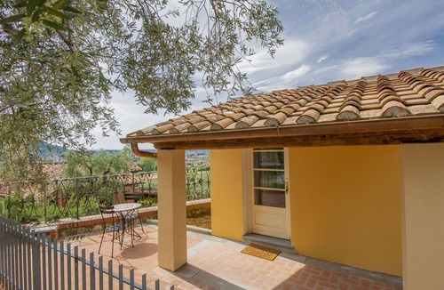 Pieve a Nievole Apartment | Lovely apartment for 2 guests with hot tub, pool, WIFI, A/C, TV, patio and pets allowed