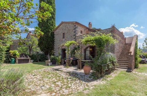 Monteleone d'Orvieto Apartment | Lovely apartment for 4 people with pool, WIFI and pets allowed